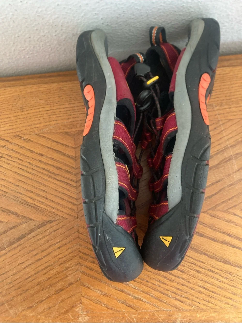 KEEN Womens Oxblood and Gray Waterproof Sandals (9)